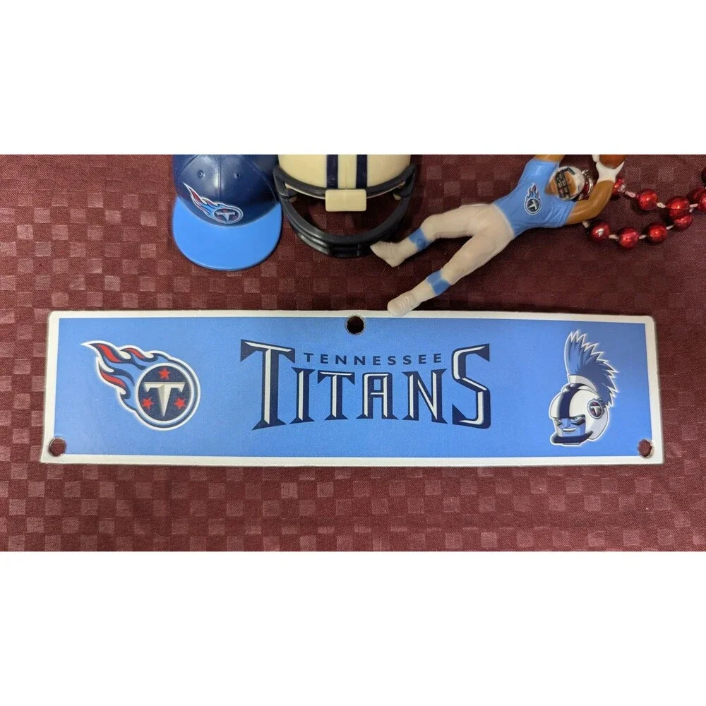 Tennessee Titans NFL Football Sticker Team Logo, Keychain mini helmets Lot Of 16